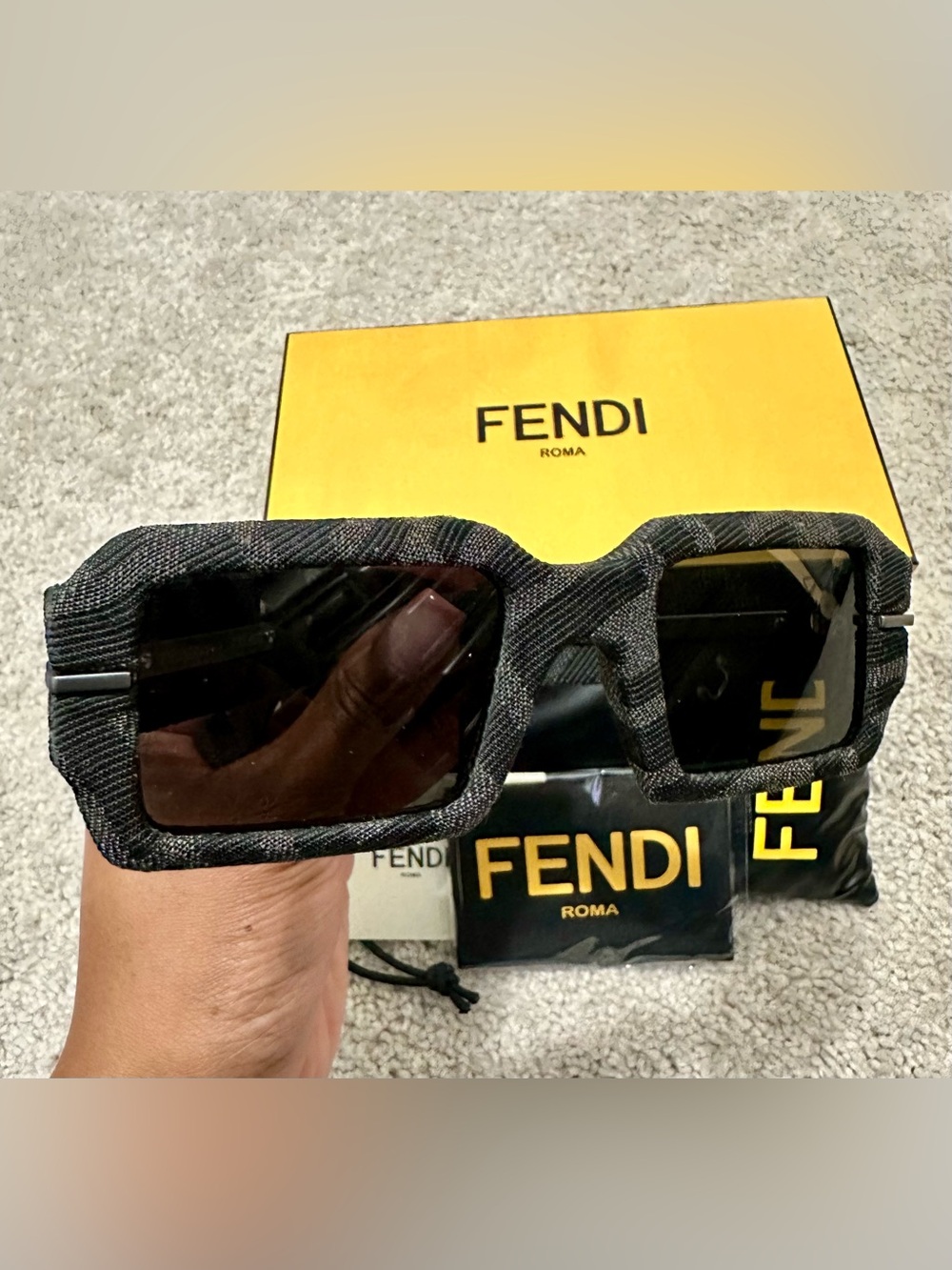 New FENDI FF Monogram Limited Edition Sunglasses FE40074U - Picture 6 of 10